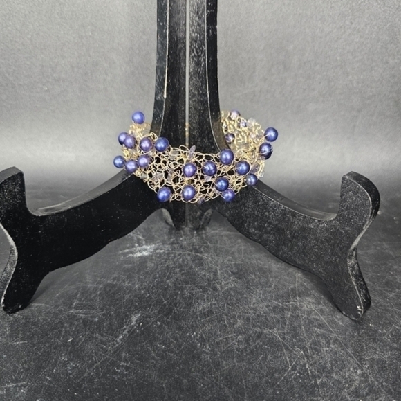 Handmade crocheted bracelet with blue pearls and iolite chip beads - Picture 5 of 11